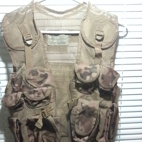 Military vest - Picture 1 of 4